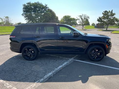 Used 2023 Jeep Grand Cherokee L Laredo AWD/4WD image 12