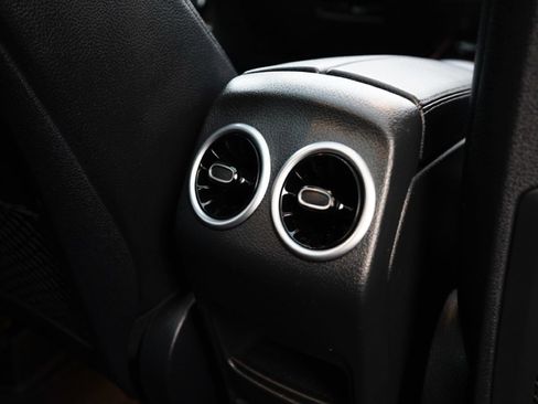 Used 2020 Mercedes-Benz GLB 250 4MATIC image 34