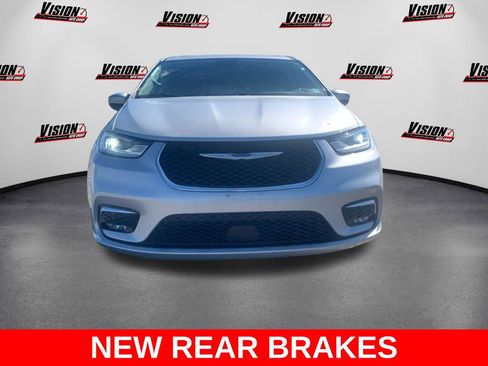 Used 2023 Chrysler Pacifica Touring-L FWD image 8