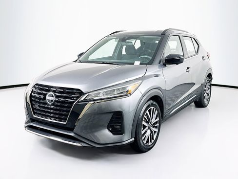 Used 2024 Nissan Kicks SR image 3