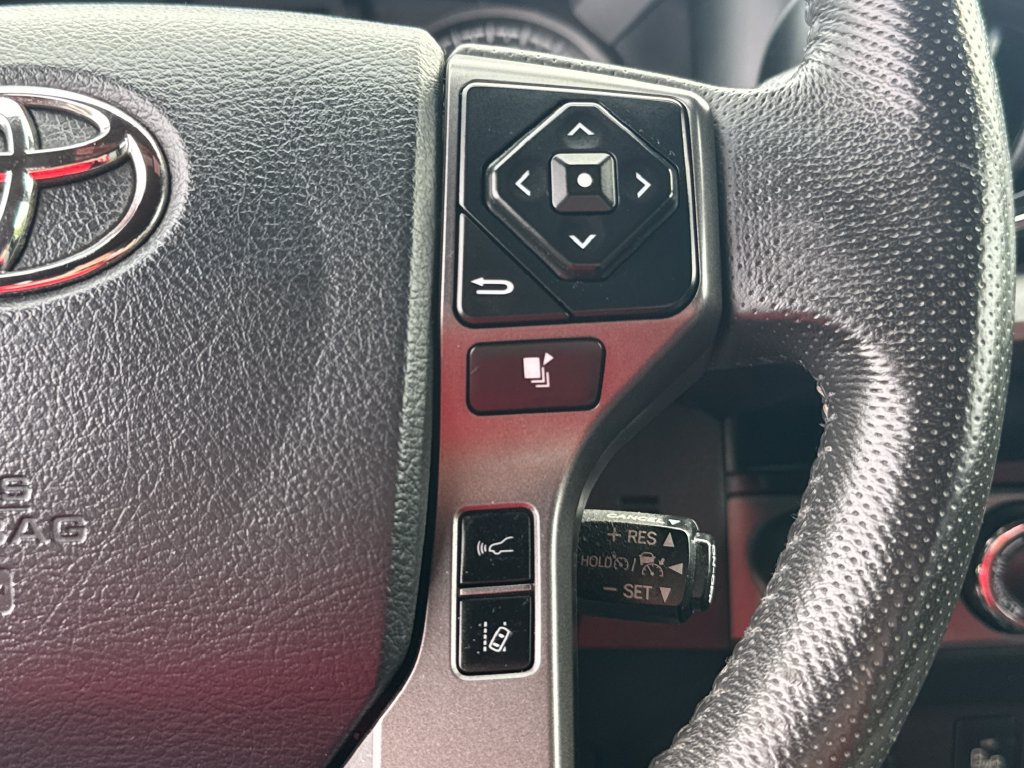 Used 2020 Toyota Tacoma TRD Off-Road w/ Technology Package AWD/4WD image 19