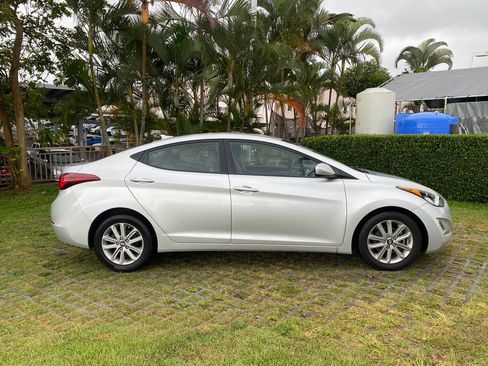 Used 2016 Hyundai Elantra SE w/ Option Group 02 FWD image 8