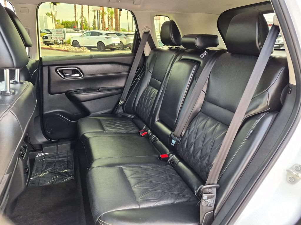 Used 2024 Nissan Rogue Platinum AWD/4WD image 15