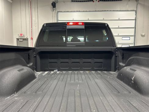 Used 2024 RAM 2500 Big Horn w/ Night Edition image 32