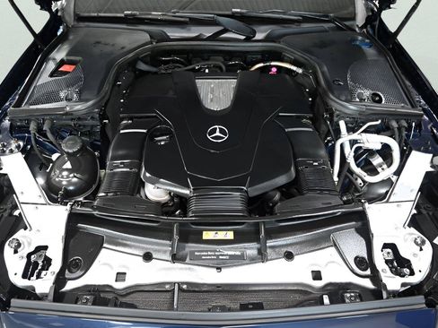 Used 2018 Mercedes-Benz E 400 4MATIC Wagon w/ Premium 1 Package image 36