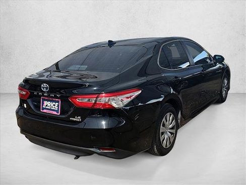 Used 2019 Toyota Camry LE image 5