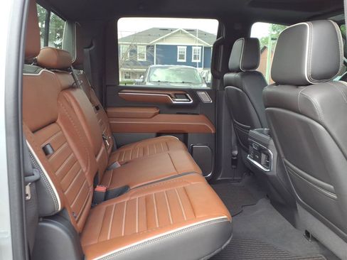Used 2024 GMC Sierra 3500 Denali Ultimate AWD/4WD image 15