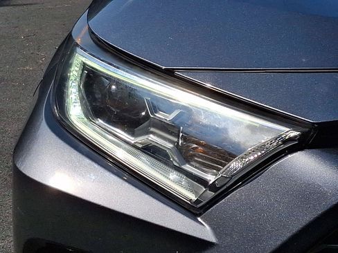 Used 2019 Toyota RAV4 XSE AWD/4WD image 9