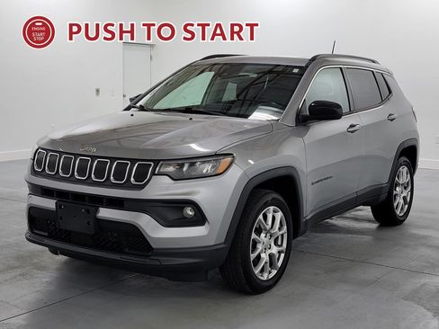 Used 2022 Jeep Compass Latitude w/ Sun and Sound Group AWD/4WD image 4
