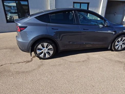 Used 2023 Tesla Model Y Performance image 8