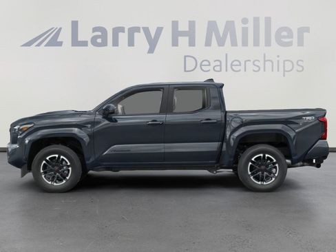 Used 2025 Toyota Tacoma TRD Off-Road image 3