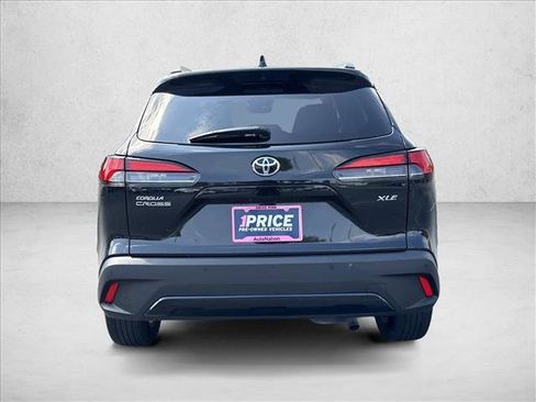 Certified 2025 Toyota Corolla Cross XLE FWD image 5
