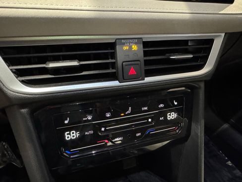 Used 2025 Volkswagen Taos SE w/ Panoramic Sunroof Package image 19