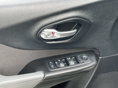Used 2014 Jeep Cherokee Latitude AWD/4WD image 29