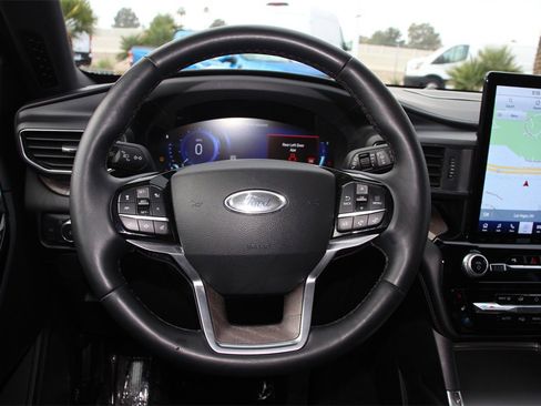 Certified 2022 Ford Explorer Platinum w/ Equipment Group 601A image 16