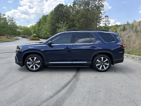 Used 2025 Honda Pilot Elite image 8