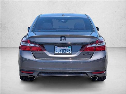 Used 2017 Honda Accord Touring image 6
