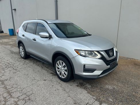 Used 2018 Nissan Rogue S image 3