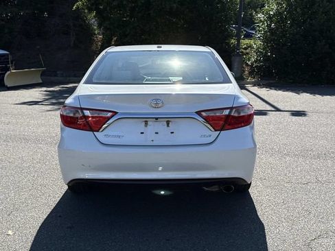Used 2017 Toyota Camry XLE FWD image 3