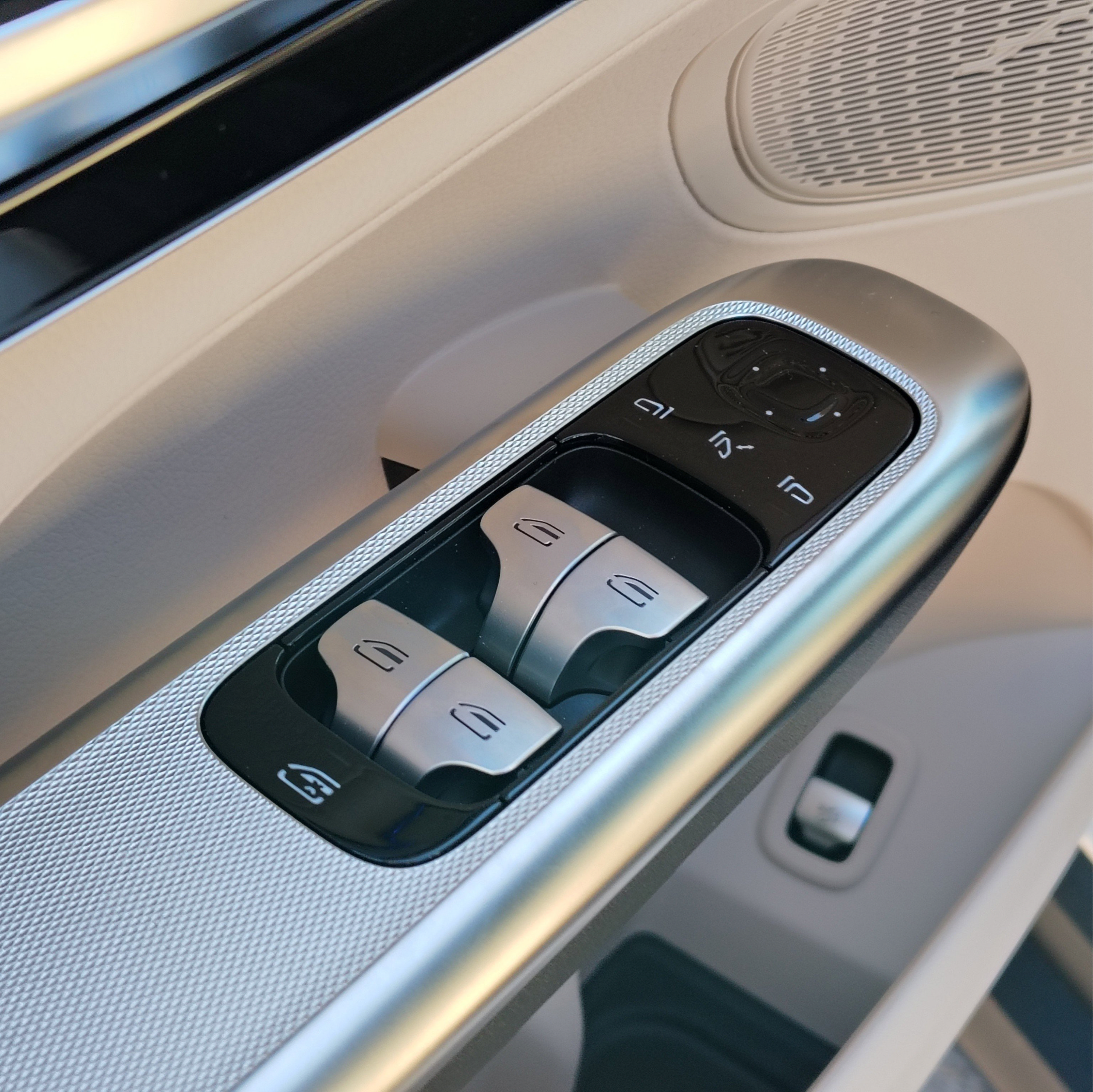 Certified 2026 Mercedes-Benz GLC 300 image 10
