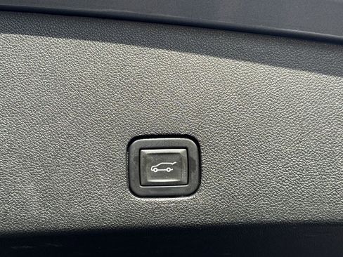 Used 2021 Cadillac XT6 Premium Luxury FWD image 17