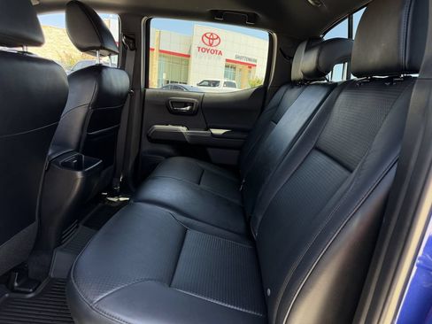Used 2023 Toyota Tacoma TRD Sport w/ TRD Premium Sport Package AWD/4WD image 28