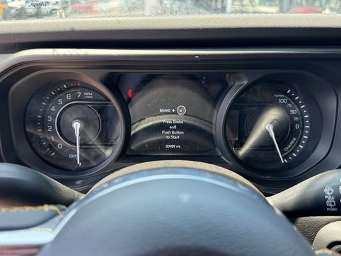 Used 2024 Jeep Wrangler Unlimited Sahara AWD/4WD image 15
