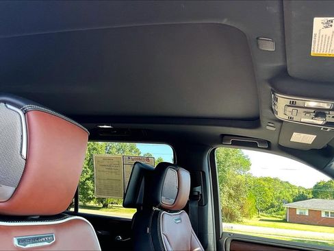 Used 2023 GMC Yukon XL Denali Ultimate AWD/4WD image 19