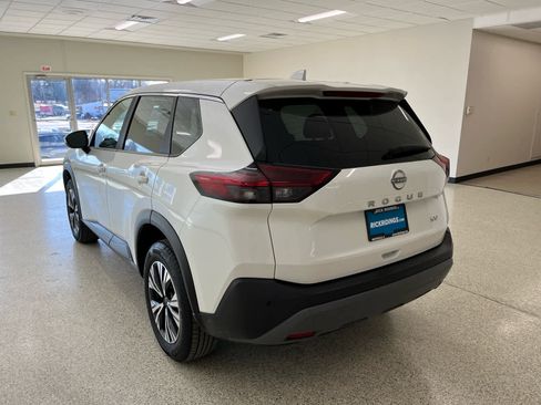 Used 2023 Nissan Rogue SV image 7