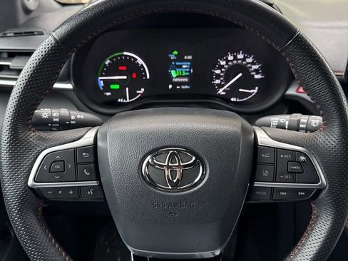 Used 2022 Toyota Sienna XSE w/ XSE Plus Package image 18