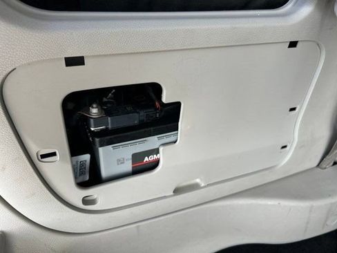 Used 2023 Chrysler Pacifica Touring-L FWD image 48