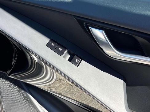 Used 2024 Kia Niro EX image 14