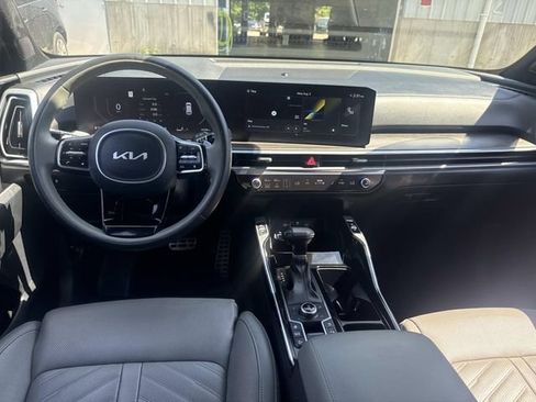 Used 2025 Kia Sorento SX Prestige w/ Sage Leather Package AWD/4WD image 17