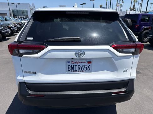 Used 2020 Toyota RAV4 LE FWD image 19