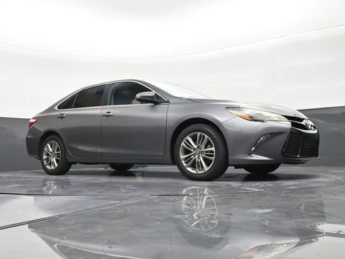 Used 2016 Toyota Camry SE FWD image 26