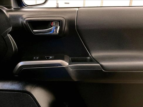 Used 2020 Toyota Tacoma TRD Off-Road image 23