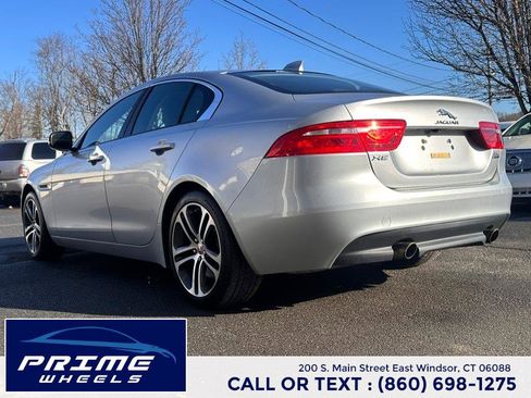 Used 2017 Jaguar XE Premium image 5