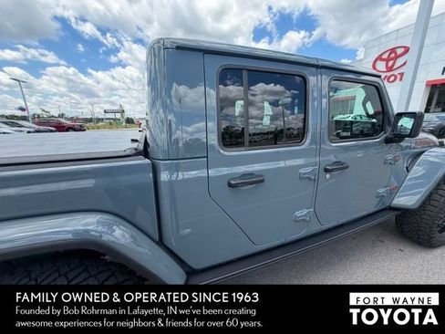 Used 2025 Jeep Gladiator Mojave AWD/4WD image 9