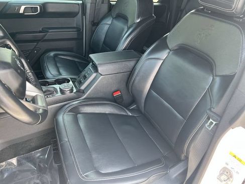Used 2025 Ford Bronco Outer Banks AWD/4WD image 36