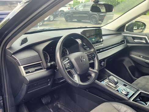 Used 2023 Mitsubishi Outlander SE AWD/4WD image 13