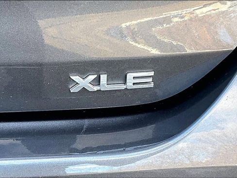 Certified 2022 Toyota Highlander XLE image 9