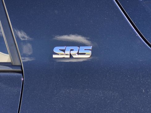 Used 2021 Toyota 4Runner SR5 AWD/4WD image 9