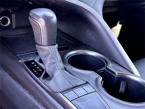 Used 2024 Toyota Camry SE w/ Convenience Package image 17