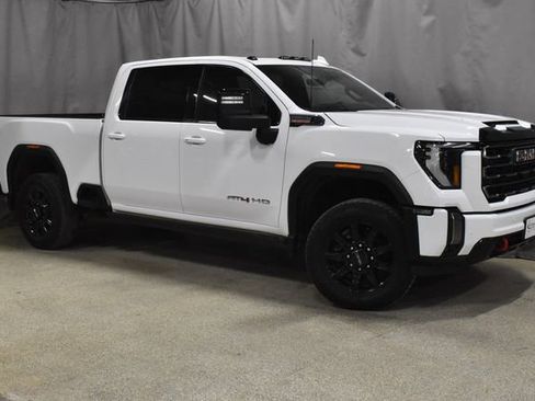Used 2024 GMC Sierra 2500 AT4 w/ Technology Package image 4