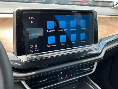 Used 2024 Volkswagen Atlas SE FWD image 42