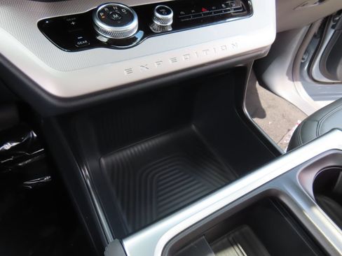 New 2026 Ford Expedition Active AWD/4WD image 16