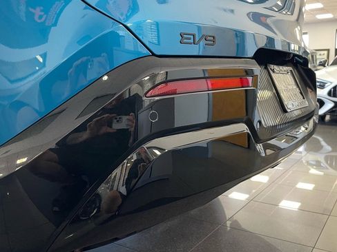 Used 2026 Kia EV9 Land w/ Nightfall Edition Package image 16