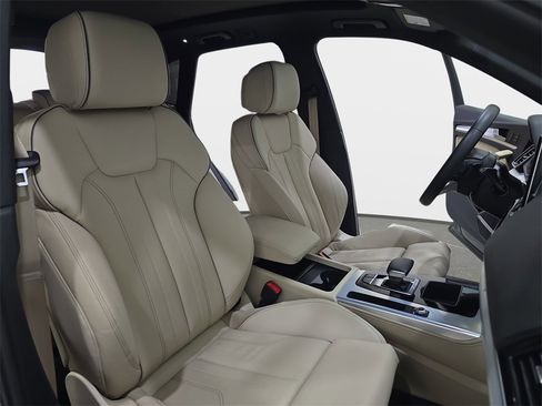 Certified 2025 Audi Q5 2.0T Premium Plus w/ Premium Plus Package image 10