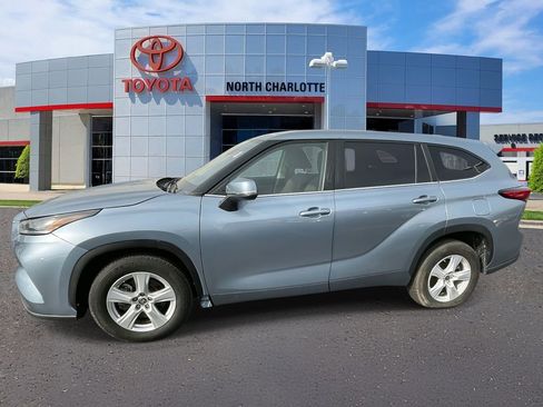 Used 2023 Toyota Highlander LE image 7