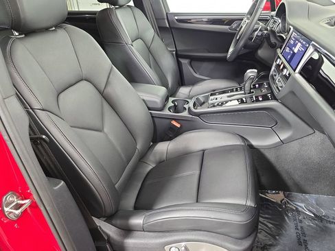 Certified 2026 Porsche Macan AWD/4WD image 27